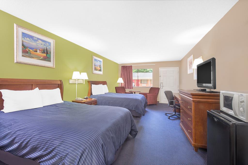 Hotel Express Anniston/Oxford エクステリア 写真